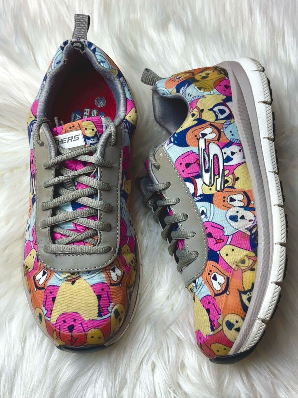 Skechers Women’s Gray Lace-Up Sneakers with Multicolor Dog Print Size 7